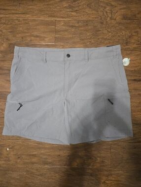 NWT Magellan Outdoors Fish Gear Shorts Mens XL 42 Gray Angler Hybrid